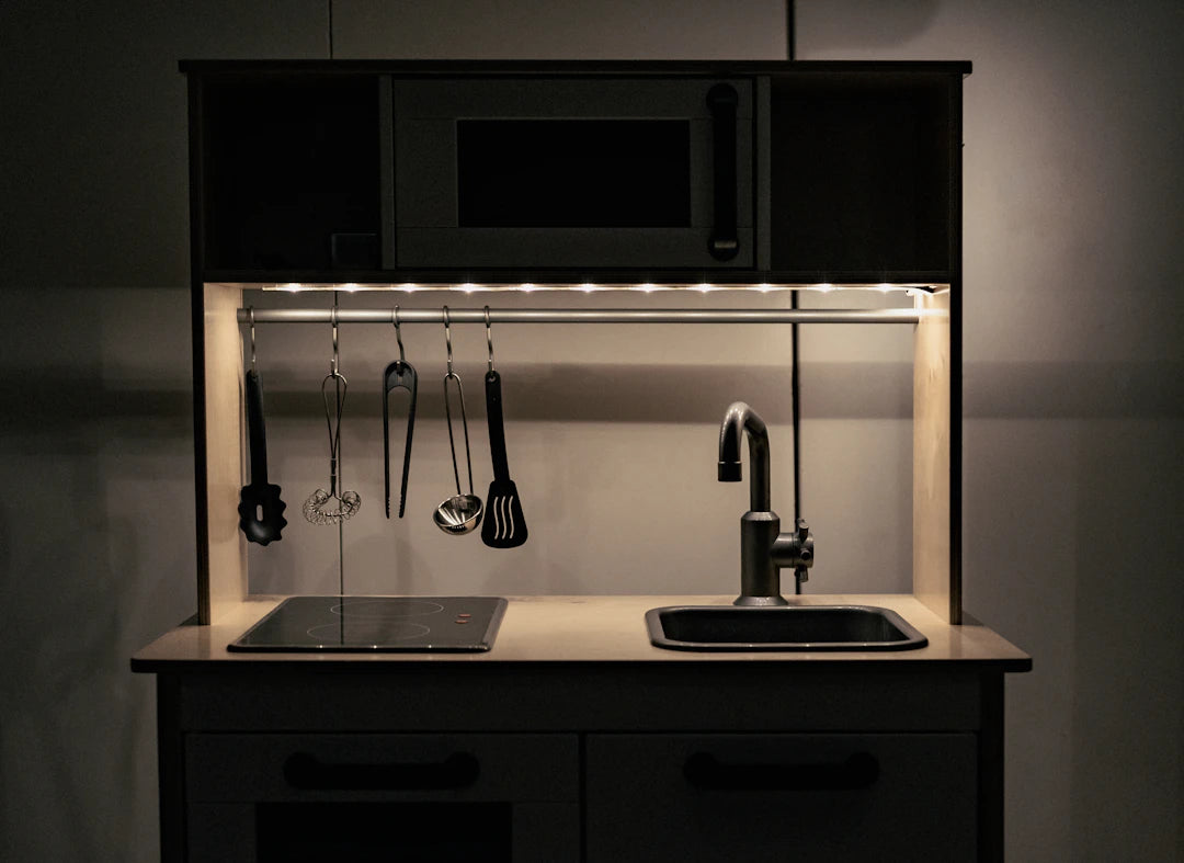 Revoluciona tu cocina con herrajes ergonómicos