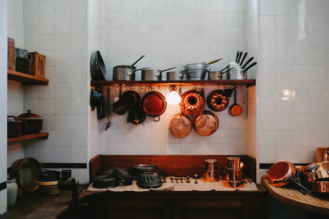 Herrajes en la cocina diseño y funcionalidad en armonía