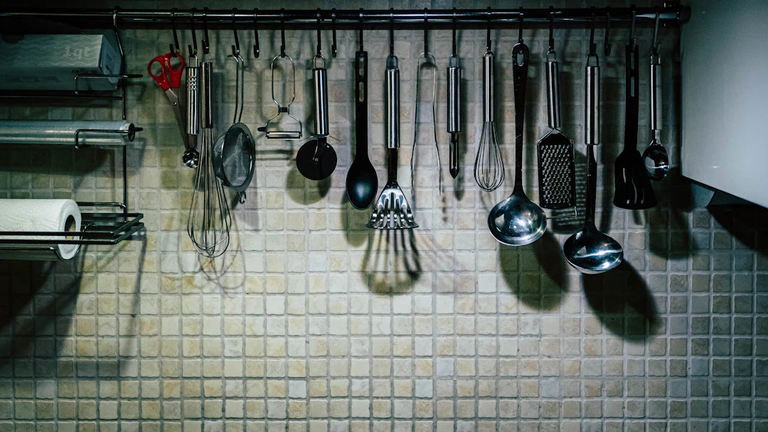 Consejos para combinar herrajes en tu cocina moderna