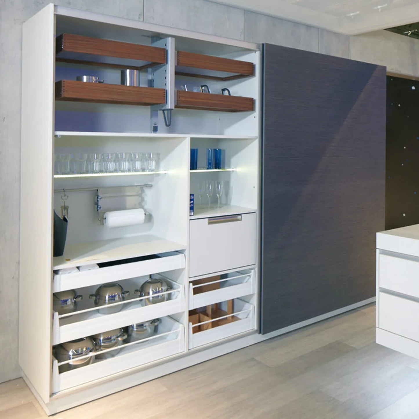 Herraje Planofit Häfele: Precisión Alemana para Puertas