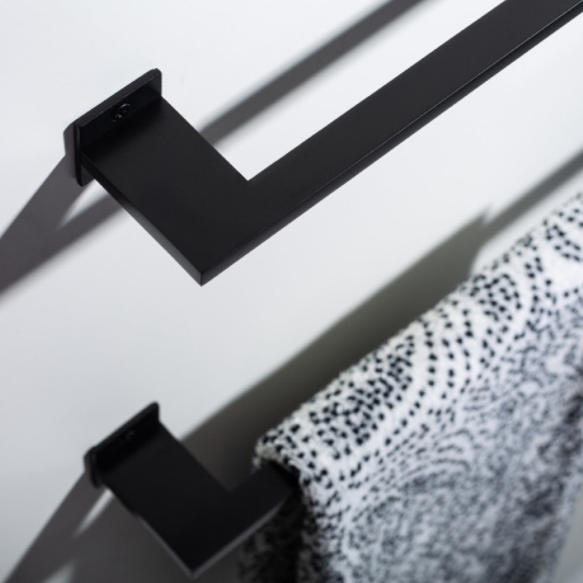 Toallero Slim Black JNF - Acero Inoxidable AISI 304