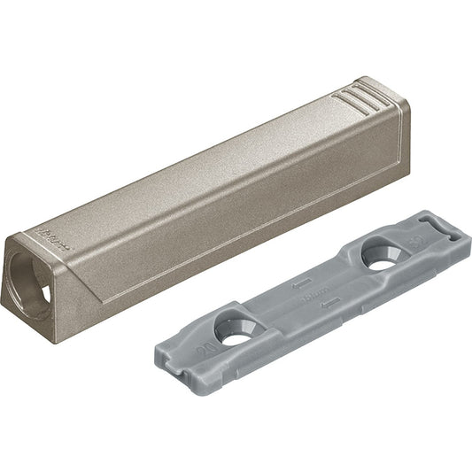Soporte TIP-ON para puertas largas, acabado niquelado