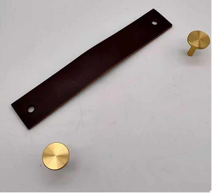Jaladera Latón Piel Negra J028-96 - Elegante y Duradera
